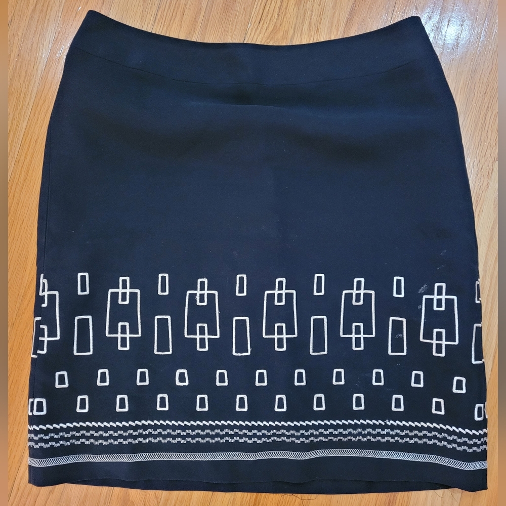 Ann Taylor LOFT petites black embroidered A-line pencil skirt size 12P